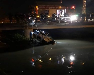 Otomobil Dereye Uçtu Açıklaması 2 Ölü