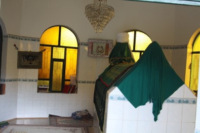 Türbenin Akıl Hastalarına Şifa Kaynağı Olduğuna İnanılıyor