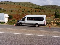 Ambulans İle Minibüs Çarpıştı Açıklaması 6 Yaralı