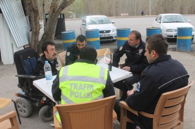 Engelli Vatandaştan Polislere Sürpriz Ziyaret