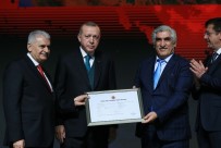 İPEK MOBILYA - İpek Grup Yönetim Kurulu Başkanı Saffet Aslan Teşvik Belgesinin Cumhurbaşkanının Elinden Aldı