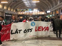 STOCKHOLM - İsveçlilerden Sınır Dışı Edilen Afganlı Öğrencilere Destek