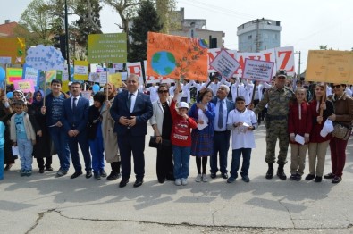 Otizme Dikkat Çekmek İçin Yürüdüler