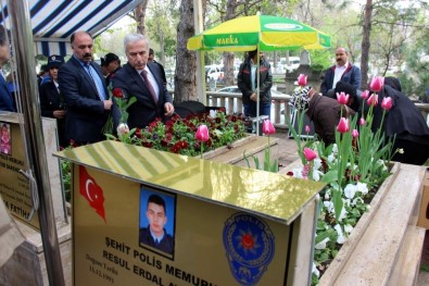 Protokol Polis Şehitliğini Ziyaret Etti