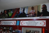 DİYARBAKIR EMNİYET MÜDÜRLÜĞÜ - Şehidin Adını Verdiği İş Yerinin Duvarlarına Şehit Fotoğrafları Astı