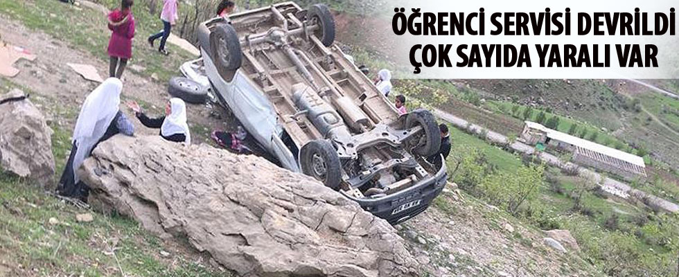 Siirt'te öğrenci servisi devrildi: 18 yaralı