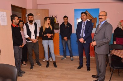 Vali Yardımcısı Karaman'dan Kültür Ve Sanat Merkezine Ziyaret