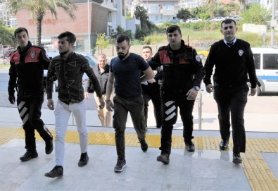 Alanya'da Bıçaklı Kavgaya Karışan 2 Kişi Tutuklandı