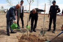 Başkan Çolakbayrakdar, Emniyet Personeli İle Birlikte Ağaç Dikti