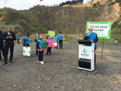 Beykoz'da Minik Eller Fidan Dikti