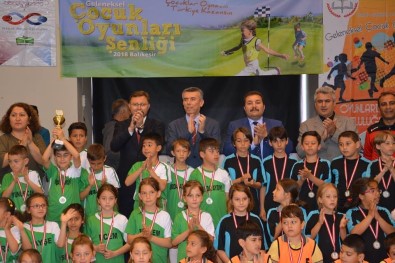 Edremit'te Geleneksel Çocuk Oyunları Şenliği Ödül Töreni Gerçekleşti