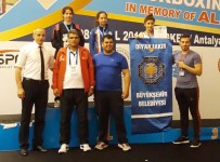 BEYİN KANAMASI - Gaziantepli Kick Bokscular 13 Madalya İle Döndü