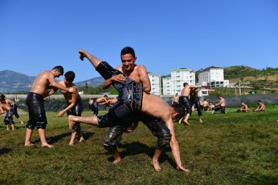 Güreşçiler Kumluca'da Kampa Girdi