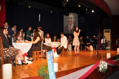 Menderes Anadolu Lisesinden 'Şiir Gecesi'
