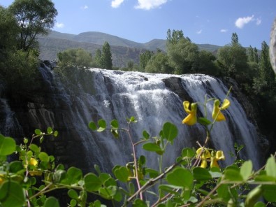 Tortum Şelalesi Dünya Turizmine Açılması İçin İmza Kampanyası Başlatıldı