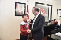 Türkiye 2'İncisi Efe'den Mamak Belediye Başkanı Akgül'e Ziyaret