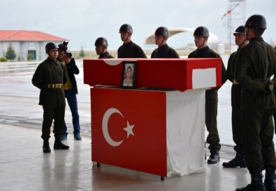 Uçurumdan Düşerek Şehit Olan Asker Memleketine Uğurlandı