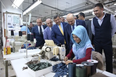 Başbakan Yardımcısı Fikri Işık, Tekstil Çalışanlarını Ziyaret Etti