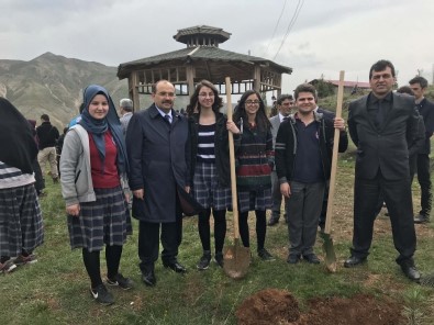 Bitlis'te Fidan Dikimi