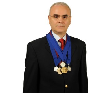 Doç. Dr. Ahmet Yıldızhan, Vidalı Ve Vidasız Dar Kanal Ameliyatlarını Kıyasladı