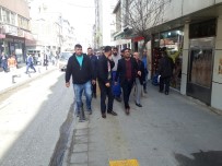 ÖFKELI KALABALıK - Edirne'de Pazarcı Esnafı Süpermarketi Bastı