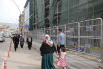 TOPLUMSAL OLAYLAR - Emniyet Binasında Polis Bariyerli Önlem