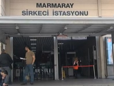 Marmaray Sirkeci İstasyonunda Bir Kişi Raylara Düştü