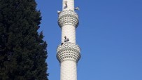 BEŞEVLER - Pompalı Tüfekle Minareye Çıktı, Vatandaşlara Ateş Açtı