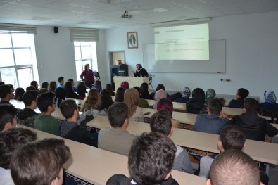 Atasözü Ve Deyimlerde Kadının Yeri Tartışıldı