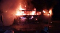 TUR OTOBÜSÜ - Ayvalık'ta Seyir Halindeki Tur Otobüsü Alev Alev Yandı