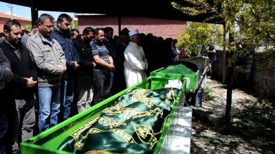 Baraj Gölünde Ölen Baba Ve Çocuklarının Cenazeleri Defnedildi