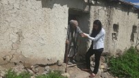 EV TEMİZLİĞİ - Bismil Belediyesi Yaşlıları Yalnız Bırakmıyor