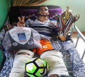 Gazze'de İsrail Güçleri, Filistinli Bir Futbolcunun Hayalini Yok Etti