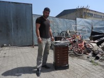 KÖMÜR SOBASI - Hurda olarak aldığı sobadan altın çıktı