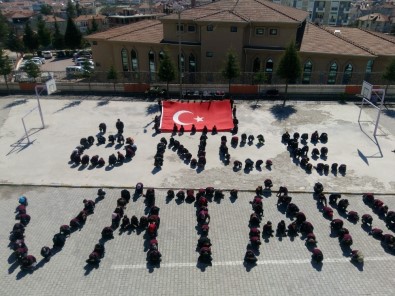 Öğrenciler Bedenleriyle, 'Önce Vatan' Yazdı