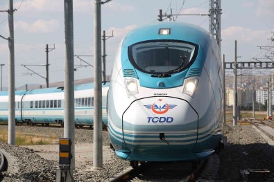 TCDD'den On Adet Yüksek Hızlı Tren Sözleşmesi