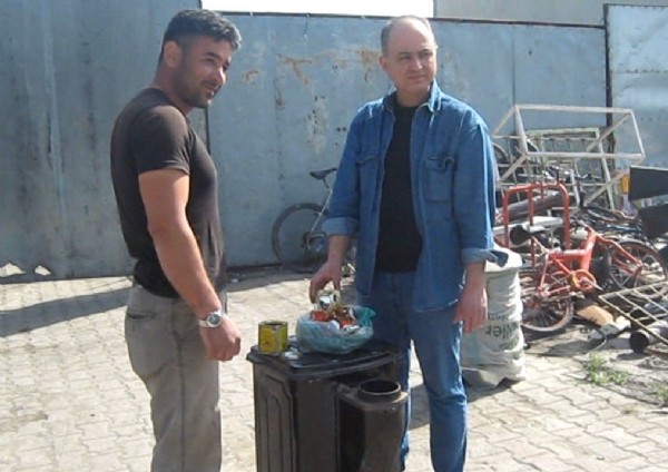 Hurda olarak aldığı sobadan altın çıktı