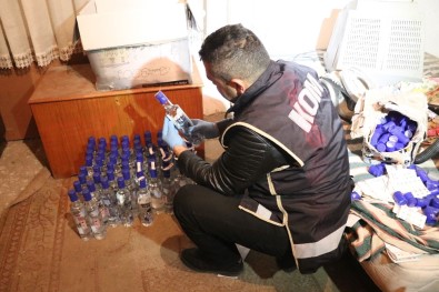 Aksaray'da Yüzlerce Şişe Sahte İçki Ele Geçirildi