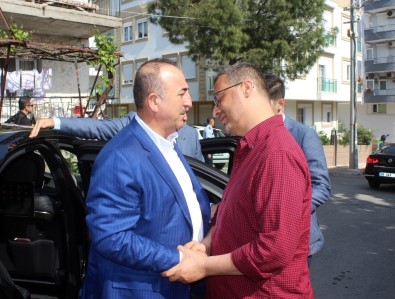 Bakan Çavuşoğlu'ndan, Cumhurbaşkanı Erdoğan'ın Avukatı Ahmet Özel Ve Ailesine Taziye Ziyareti