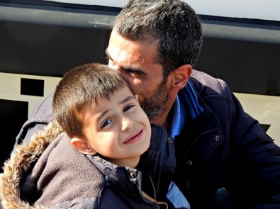 Çeşme'de İki Ayrı Botta 92 Kaçak Göçmen Yakalandı