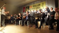 EMEKLİ ÖĞRETMEN - Emekli Çift Konsere Gelenleri Oynadıkları Zeybekle Coşturdu