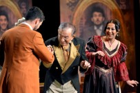 ALI POYRAZOĞLU - Karşıyaka'da 20 Bin Kişiye Tiyatro Şöleni
