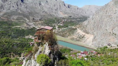 Kemaliye'nin Kayalıklarında Ev Hayali Şehrin Sembolü Oldu