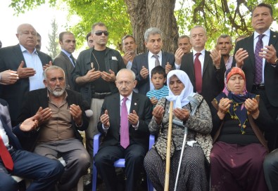 Kılıçdaroğlu Şehit Ailelerini Ziyaret Etti