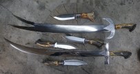 MALKOÇOĞLU - Sürmeneli Bıçak Ustaları Şimdilerde Yaptıkları Kılıçlarla Dikkat Çekiyor