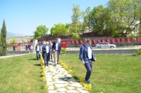 KEMAL ÇEBER - Bakan Yardımcıları Şehidin Mezarını Ziyaret Etti