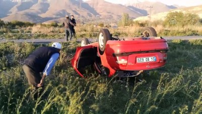 Erzincan'da Trafik Kazası Açıklaması 1'İ Çocuk 5 Yaralı