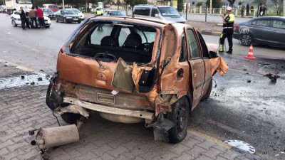 Karşı Şeride Geçen Otomobil Kazaya Neden Oldu