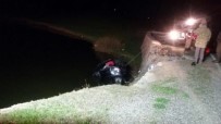 UÇAN OTOMOBİL - Otomobil Gölete Düştü Açıklaması 2 Ölü, 2 Yaralı