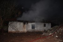 Tek Katlı Evde Çıkan Yangın Mahalleliyi Sokağa Döktü